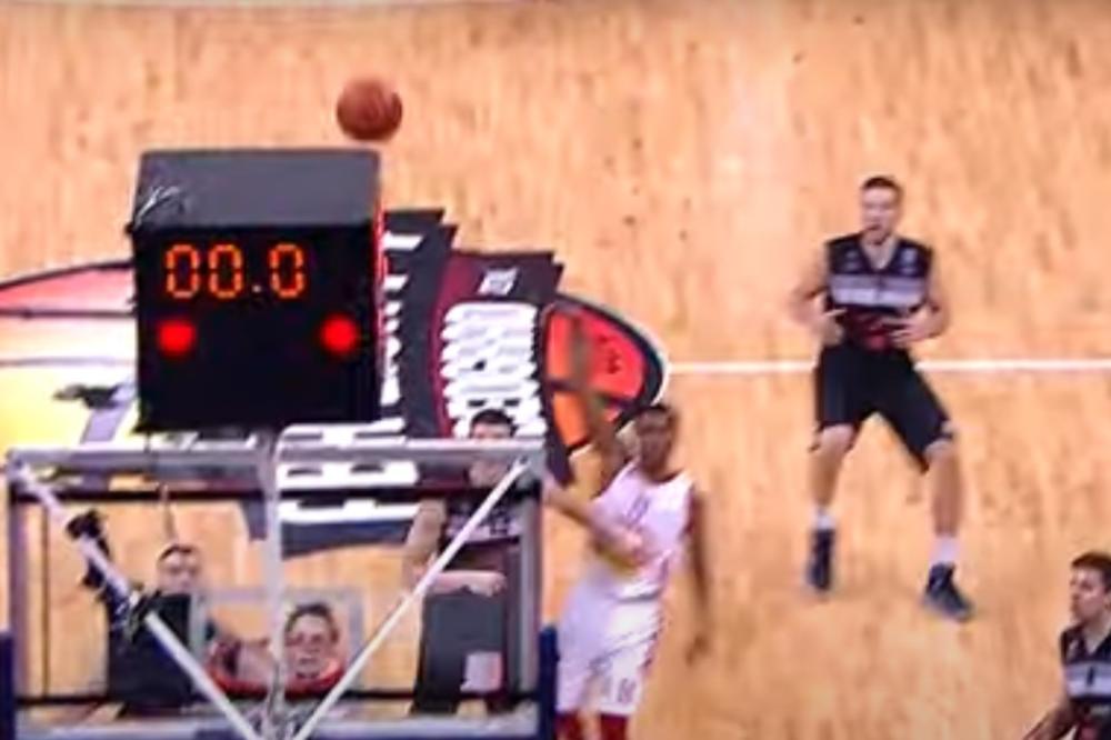 NOLAN SMIT PODELIO FOTKU UPLAKANIH IGRAČA PARTIZANA POSLE ONE TROJKE: Imao je i poruku na srpskom za Grobare!