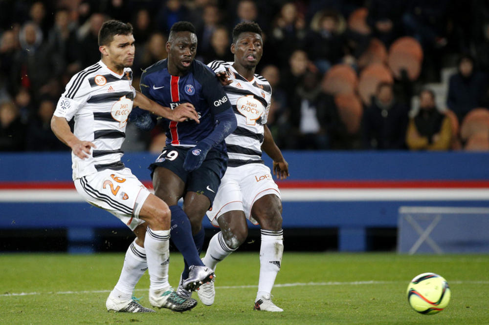 Lindzi Roz na meču protiv PSŽ-a (levo na slici)