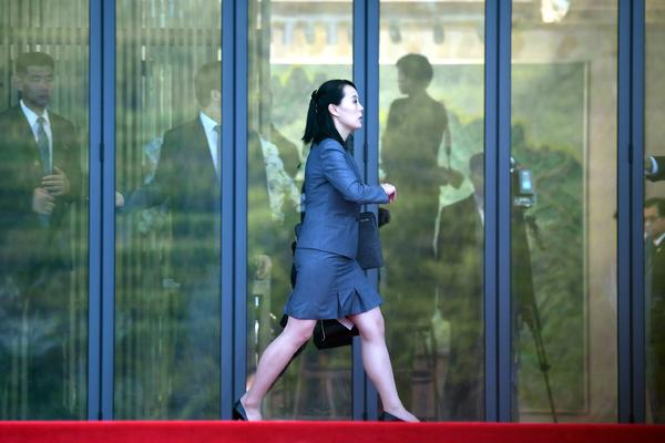 OPČINILA GA NJENA LEPOTA: Poznati srpski scenarista bi da se nađe Kimovoj sestri - želi da bude BESMRTNI ZET!