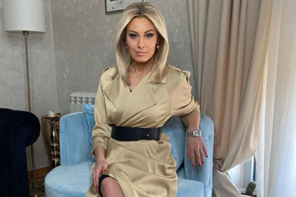 DAJANU PAUNOVIĆ GLEDAMO U JUTARNJEM PROGRAMU NAŠMINKANU I SA FRIZUROM: Voditeljka prenerazila sve kućnim izdanjem!