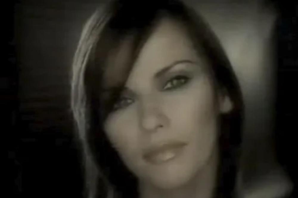 SVE NJENE HITOVE ZNAMO, na vrhuncu slave se POVUKLA i udala za sina POLITIČARA: Sada izgleda još bolje!