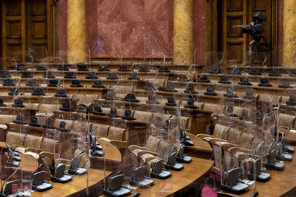 ODLUČENO KOJE ĆE BITI REFERENDUMSKO PITANJE: "Da li ste za utvrđivanje akta o promeni Ustava Republike Srbije?"