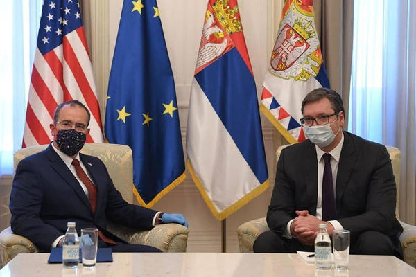 NIKO NIJE PRIMETIO OVAJ DETALJ NA SUSRETU VUČIĆA I GODFRIJA: Baš zanimljiva stvar!