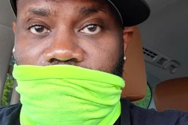 POZNATI PEVAČ PREMINUO OD KORONA VIRUSA! Fanovi širom sveta plaču zbog tragedije