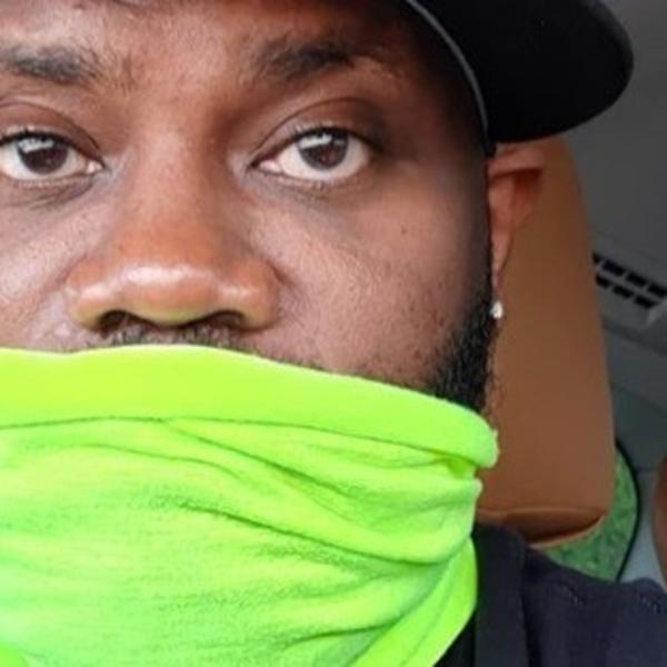 POZNATI PEVAČ PREMINUO OD KORONA VIRUSA! Fanovi širom sveta plaču zbog tragedije