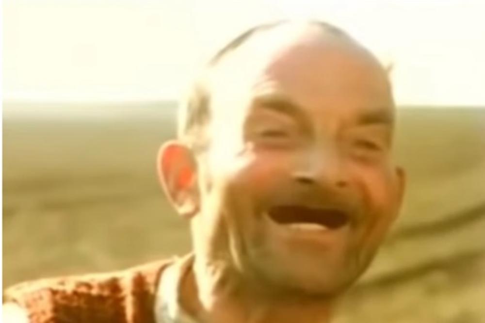 SVI ZNAJU KULTNU REČENICU "BUŠI HA-HA-HA" IZ KO TO TAMO PEVA: Praunuk glumca Stanojla je rijaliti igrač