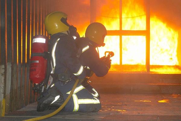 EVAKUISANI STUDENTI: Usled požara VATRENA STIHIJA zahvatila zgradu Univerziteta u Kejptaunu! (FOTO)