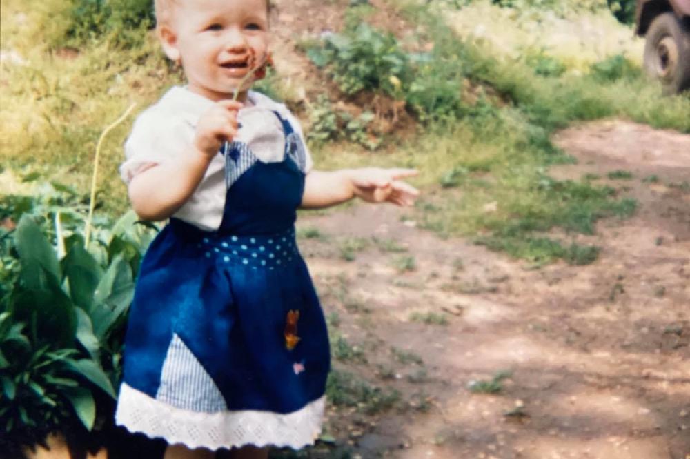 NIKADA NE BISTE POGODILI KO JE OVO! Ona je danas najatraktivnija pevačica na estradi! (FOTO)