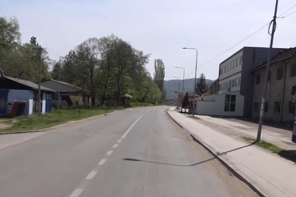 OGLASIO SE OTAC IZ VLASOTINCA KOJI SE PREKO PLAKATA ODREKAO DECE: Ovo je NJEGOVO OBJAŠNJENJE!