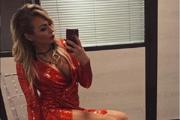 OVA VRELA RUSKINJA IGRA ZA BRATSKI KLUB SRPSKOG VELIKANA: Završila trening, pa naga pokazala čime sve raspolaže...