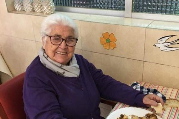 OVA ŽENA JE HEROJ! 95-godišnja baka Seska Fabregasa pobedila koronavirus!