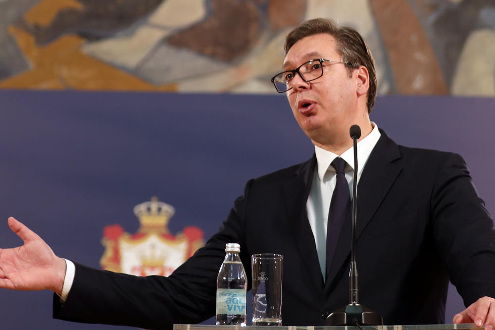 OVO ZANIMA SVE GRAĐANE: Vučić tražio da se ukine odluka da se u GSP može samo sa personalizovanim kartama!
