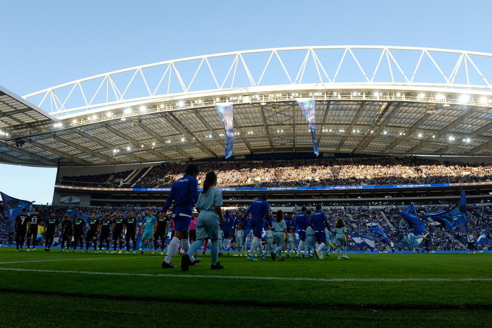 JOŠ JEDAN VELIKAN NA PRODAJU: Zaradili MILIJARDU evra od transfera, sad grcaju u dugovima!