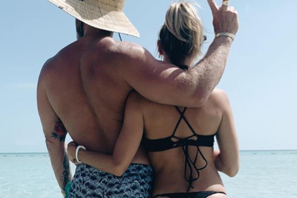 POPULARNI PAR REŠIO DA SE RAZVEDE NAKON 10 GODINA, ONDA USLEDIO I SKANDAL! Fudbaler rešio da joj uzme svo 3. dece!