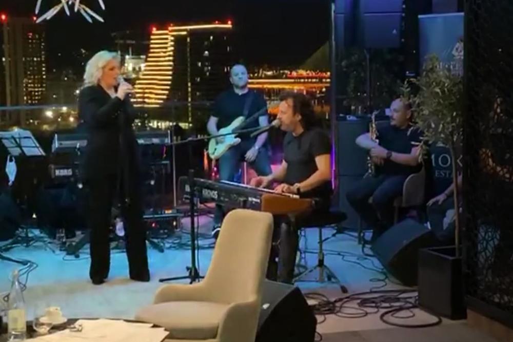 KONCERT NA ESPRESO PORTALU: Aca Lukas i Snežana Đurišić satima pevali sve same hitove!