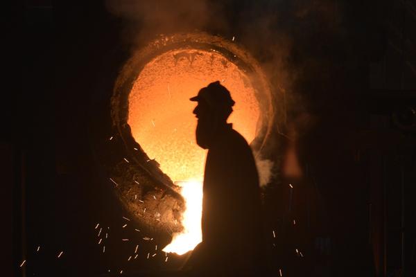 RADNICI SU U NAJTEŽEM POLOŽAJU NA PRAZNIK RADA: Pandemija je ODLIČAN IZGOVOR za rušenje PRAVA RADNIKA!
