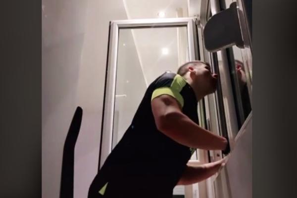 SLOBA RADANOVIĆ OBJAVIO SNIMAK KOJI GA JE ŠOKIRAO: U toku aplauza odzvanjuju glasni ženski uzdasi i lupanje!