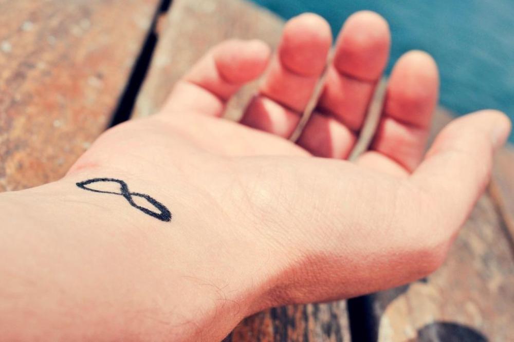 AKO IMATE OVE LINIJE NA ZGLOBU, ZNAČI DA ĆETE IMATI MNOGO NOVCA: Nema ih SVAKO, nalaze se na tačno OVOM MESTU