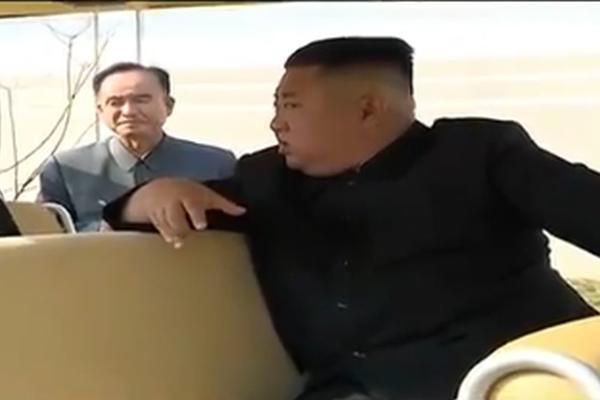 KAD SE POJAVIO NACIJA JE PALA U TRANS: Narod plače pred Kim Džong Unom posle lažnih vesti da je umro! (VIDEO)