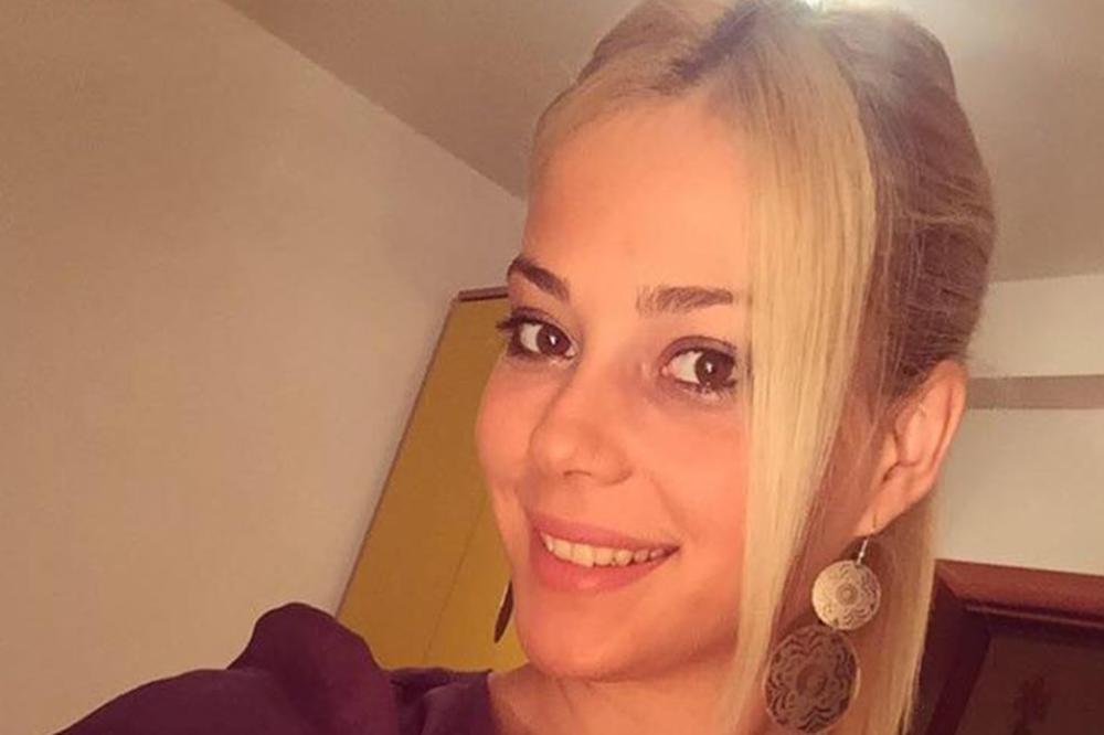 SRBIJA ODLEPILA ZA UČITELJICOM IZ POŽAREVCA: Zbog prelepe Andree se ne propuštaju časovi likovnog na RTS-u!