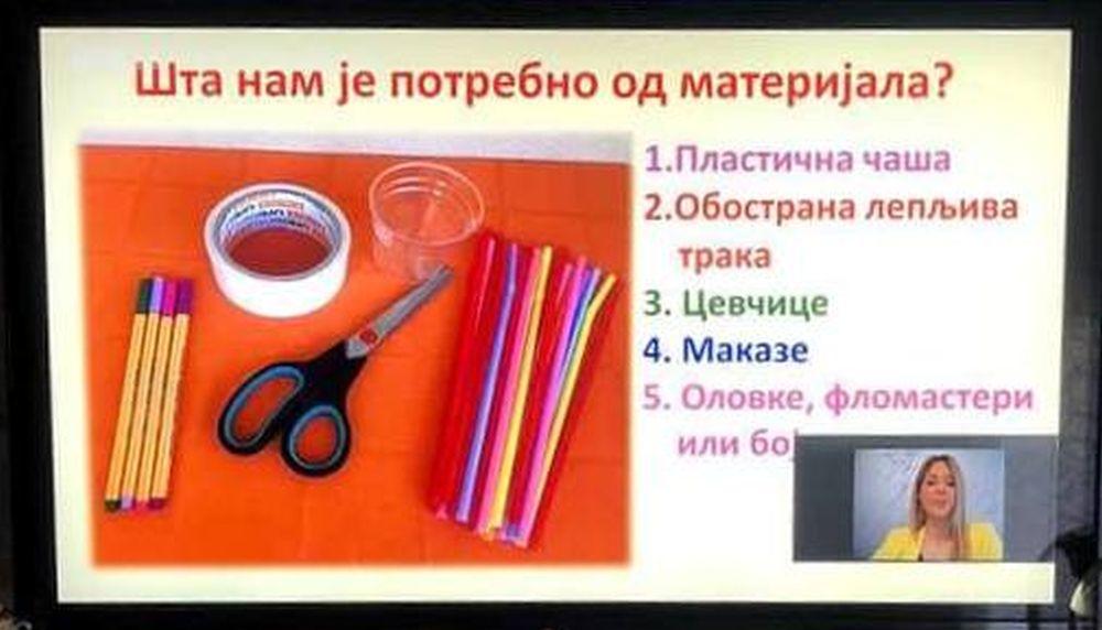 Andrea Popović tokom časa likovnog na RTS-u