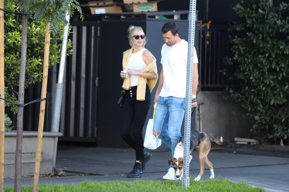 ŽENA ZOMBI NAPALA MMA BORCA NASRED ULICE: Šutnuo sam je, na to je reagovala kao vampir!