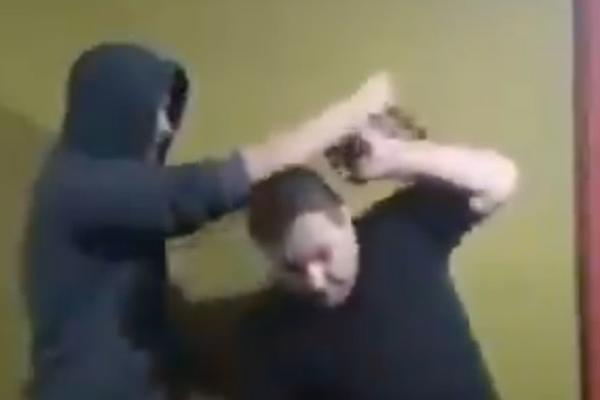 NAJGORI UČITELJ SAMOODBRANE IKADA: Nikad, ali nikad ne pokušavajte nešto ovako! NASTRADAĆETE!