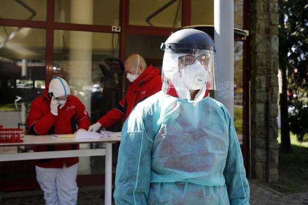 OGLASILO SE MINISTARSTVO: Ovo je broj obolelih u domovima za stare i ustanovama socijalne zaštite