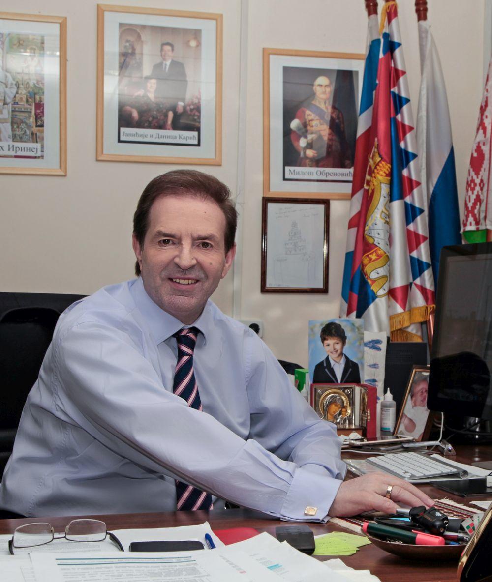 Bogoljub Karić u svojoj kancelariji