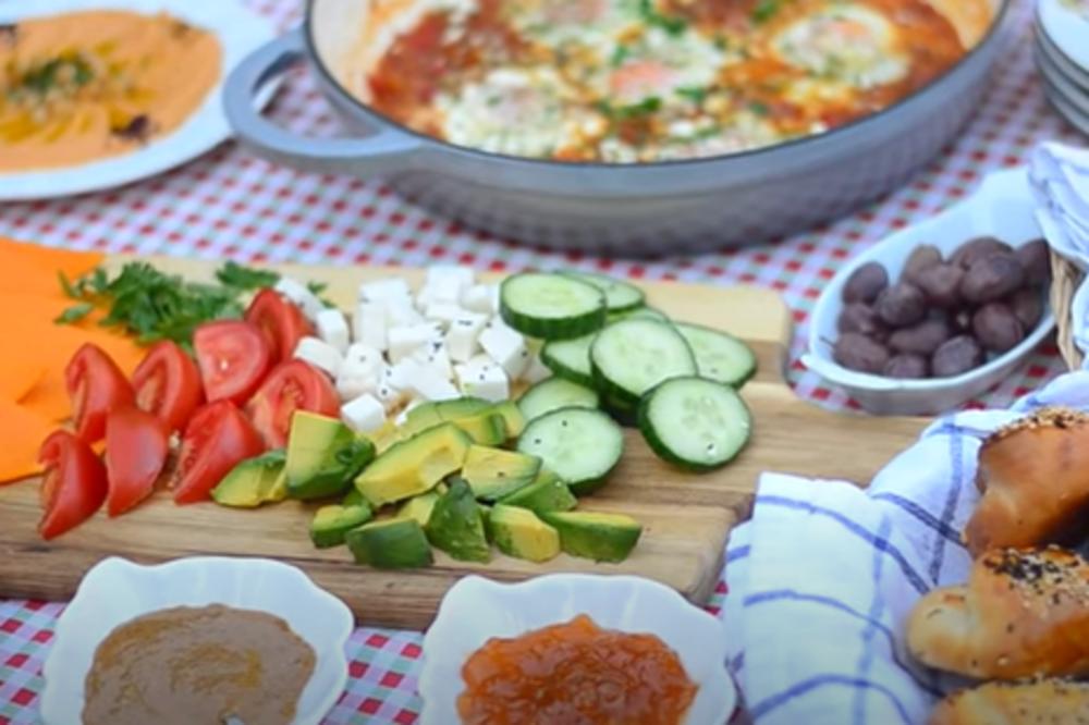 SRBI SE DAVE U OVOJ HRANI JER SE NAJEDU JEFTINO, A NISU SVESNI ŠTA SU UNELI U SEBE! Od ovoga preti BOLEST