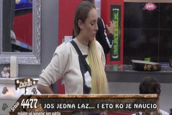 GLEDAOCI ZGROŽENI! Zbog farse i sažaljenja u rijalitiju, Luna koristi mrtvu devojku!