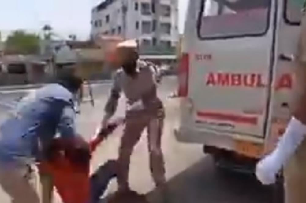 POLICAJCI SE BRUTALNO ZEZALI S ONIMA KOJI KRŠE POLICIJSKI ČAS! Ubacili ih u vozilo sa zaraženim od korone! (VIDEO)