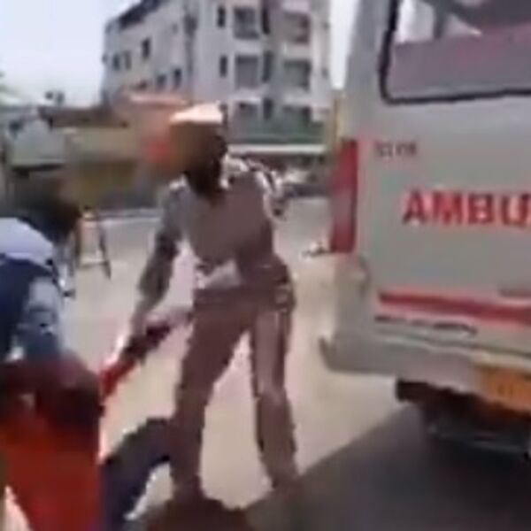 POLICAJCI SE BRUTALNO ZEZALI S ONIMA KOJI KRŠE POLICIJSKI ČAS! Ubacili ih u vozilo sa zaraženim od korone! (VIDEO)