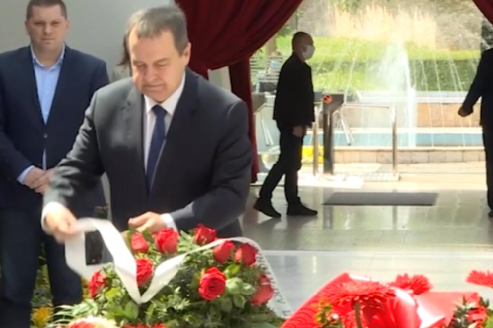 U ZNAK SEĆANJA NA JOSIPA BROZA: Ivica Dačić položio venac na Titov grob