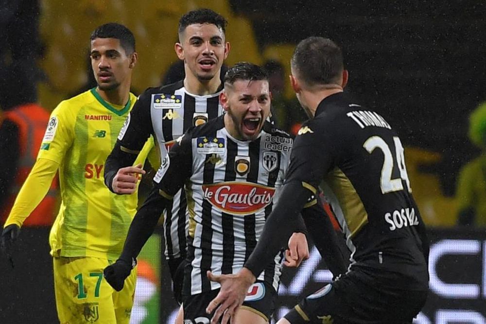 UHAPŠEN REPREZENTATIVAC, MASTURBIRAO NA JAVNOM MESTU: Potpisao novi ugovor, pa se samozadovoljavao pred komšijama!