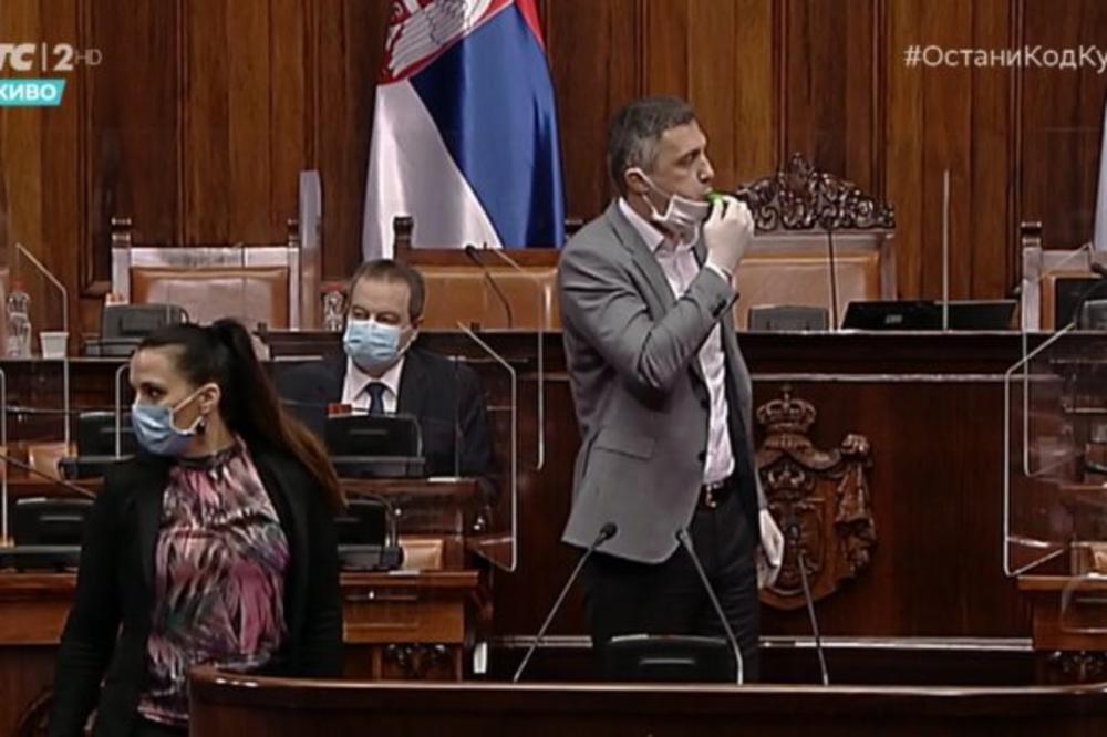 BOŠKO NASTAVIO SVOJ DIVLJAČKI PIR! Posle sačekuše za Lončara ispred Skupštine probao da upadne u policijsku stanicu