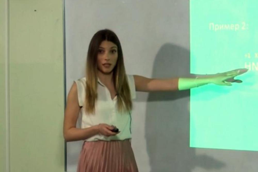 LEPA PROFESORKA MARIJA JE UČILA DECU NA RTS U VREME KORONE: Sad ima savet za decu i roditelje pre povratka u škole