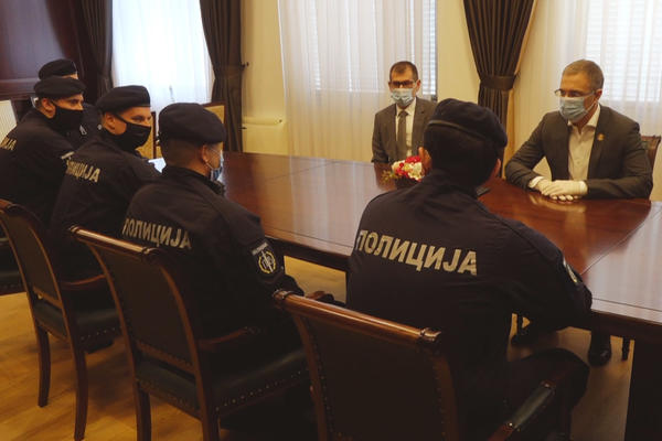 OVO SU 10 VELIČANSTVENIH SRPSKE POLICIJE: Stefanović im je uručio NAGRADE