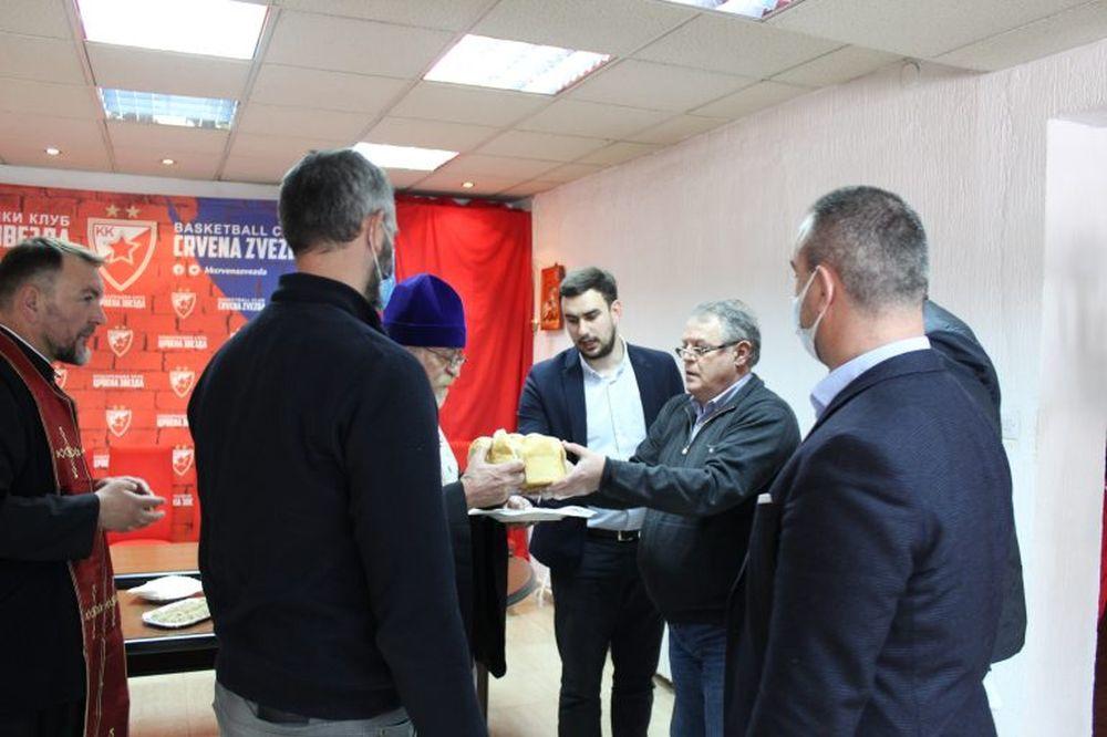 ZVEZDA PROSLAVILA ĐURĐEVDAN: Čović sekao slavski kolač, bez gužve na Malom Kalemegdanu!