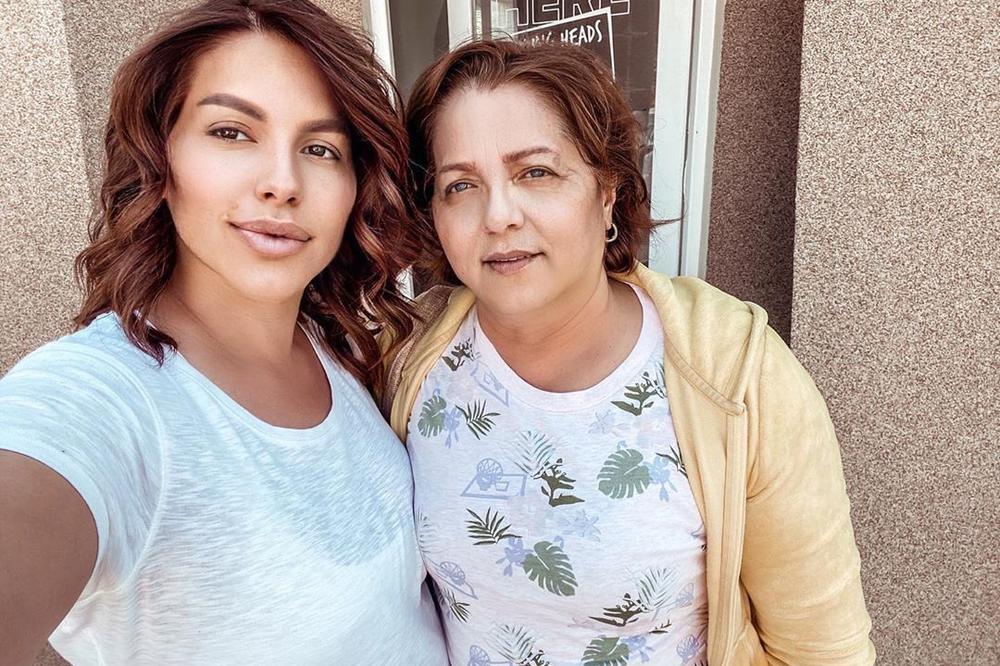 SEKA TRPELA TEŠKO DETINJSTVO, OVA ŽENA JOJ JE BILA JEDINA PODRŠKA! Pogodite ko je na slici, mama ili sestra?