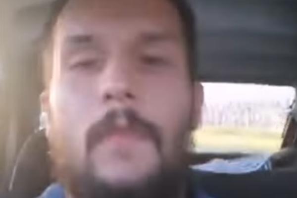 DRAMA U PRIHVATNOM CENTRU ZA MIGRANTE Obrenovčanin uleteo kolima, sve UŽIVO prenosio na Fejsbuku (VIDEO)