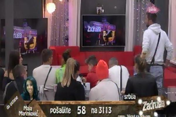 LUNA OPET BESNA NA GLEDAOCE, A NE NA SEBE: Skinite mi se više!