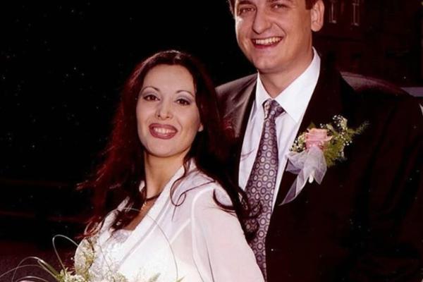 DRAGANINA SVADBA SE ZBOG JEDNOG DETALJA SA VENČANICE I DALJE PAMTI: Porodica nije bila uz nju, ali ovo je čuvalo!