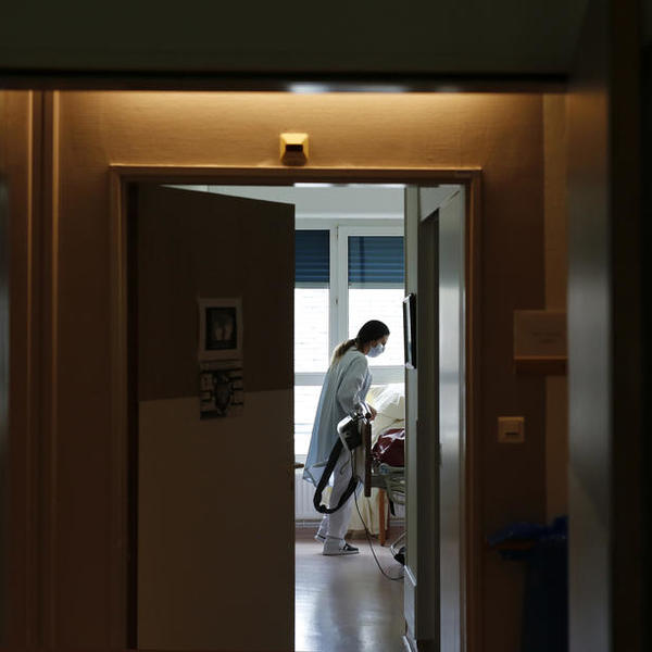 U SRBIJI JOŠ TROJE UMRLO OD KORONE! Ovo je broj novoobolelih!