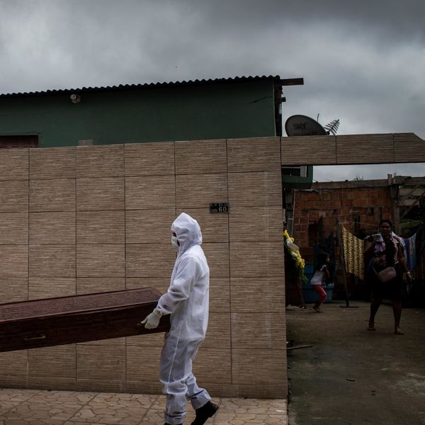 OVA ZEMLJA JE TREĆA U SVETU PO BROJU ŽRTAVA KORONE: Stigli do 6 MILIONA ZARAŽENIH!