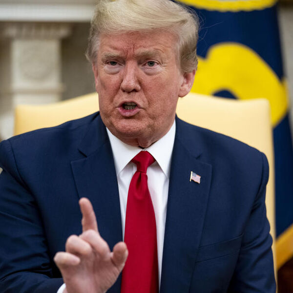 TRAMP OTERAO NAJSTRUČNIJE LEKARE IZ KRIZNOG ŠTABA! Zabranjeno im da daju izjave za medije!