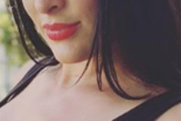 SLAVNA ZVEZDA DOBILA BOLOVE U TRUDNOĆI! Deo tela sa kojim je imala problem je najviše začudio lekara!