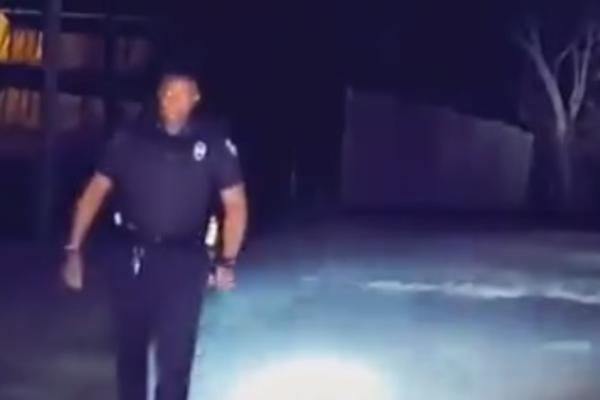 POLICAJAC JE IZAŠAO IZ KOLA DA ČUJE ŠTA ŠUŠKA: A onda je začuo nešto ZBOG ČEGA JE POBEGAO glavom bez obzira (VIDEO)