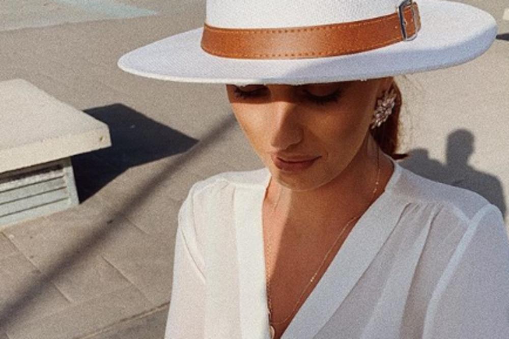 SRPSKOJ MISICI PRETILI ZBOG SLIKE SA DONALDOM TRAMPOM: Pljuštale prozivke nakon izbora za mis sveta!