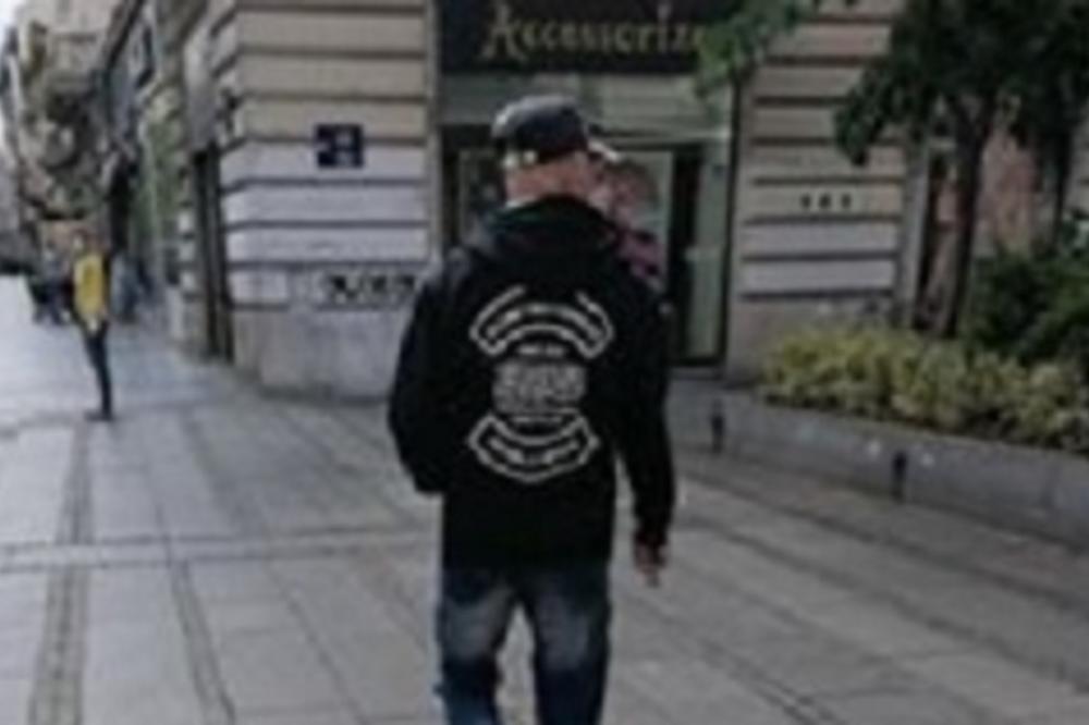 DŽIHADISTA ŠETA USRED KNEZ MIHAILOVE ULICE!Ljudi se zaprepašćeno okreću, njegova poruka LEDI KRV U ŽILAMA